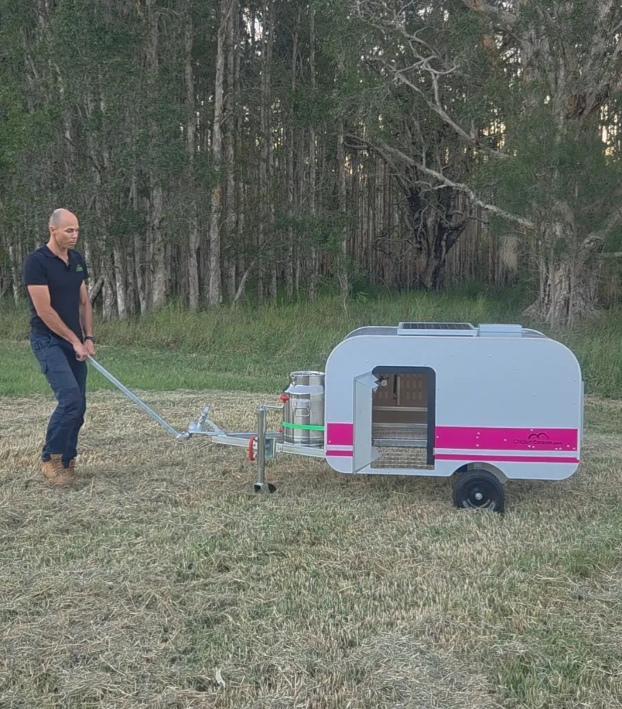 Chicken-Caravan-10-move-easily-by-hand
