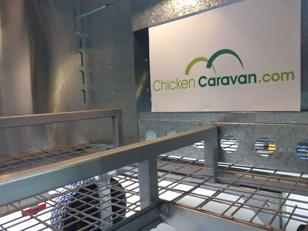 Chicken-Caravan-10-inside-perches-nesting-box-roosting-mesh