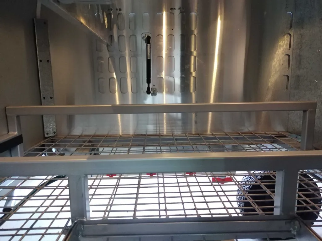 Chicken-Caravan-10-inside-nesting-area-perches-mesh-floor