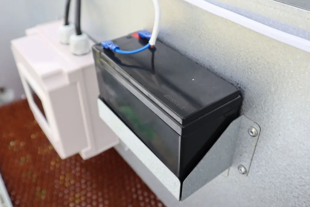 Battery-control-box-Chicken-Caravan-30