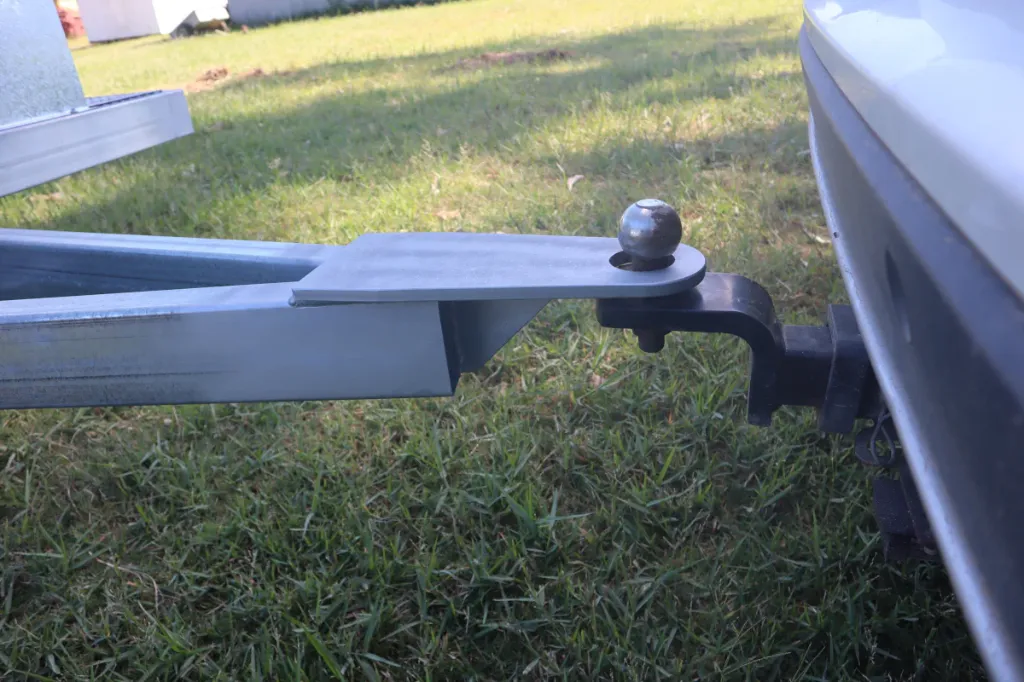 ChickenCaravanFeedTrailerhitch_1024x1024@2x.webp