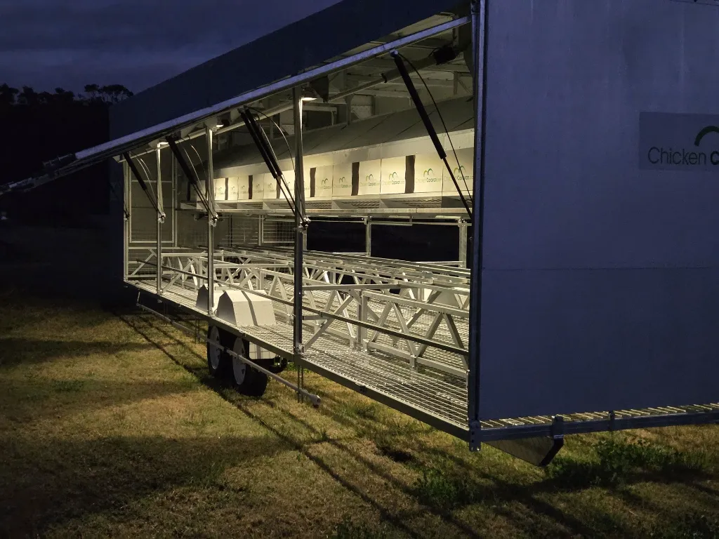 Chicken-caravan-600-optional-extra--lights-on
