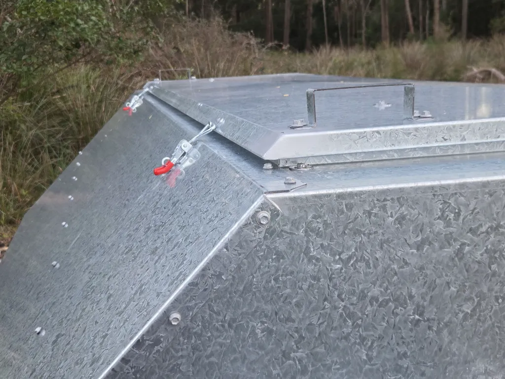 Chicken-Caravan-Feed-Trailer-1000-Up-Close-Lid-Clipped-Close
