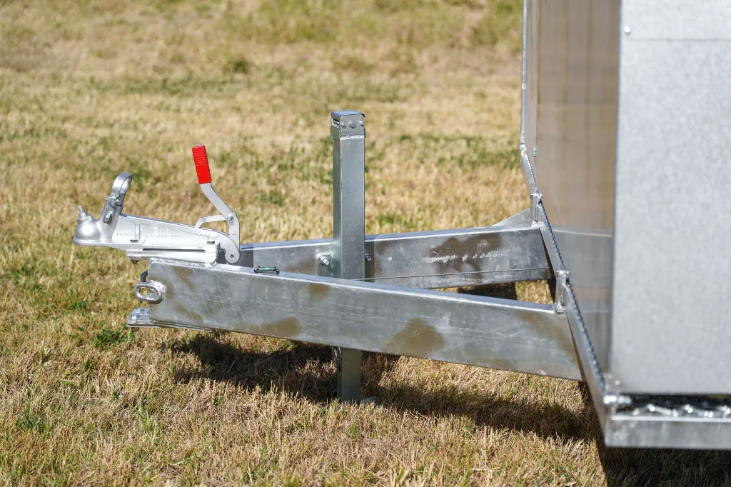 Chicken-Caravan-600-tow-hitch-brake-jockey-wheel