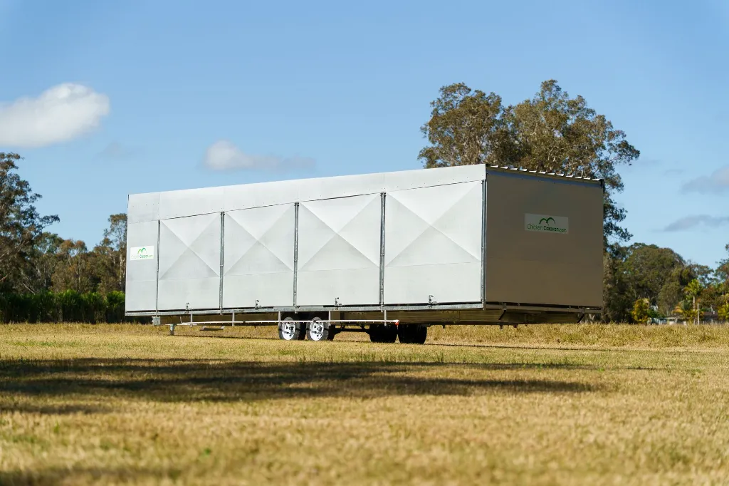 Chicken- Caravan- 600-doors-closed-side-back-view