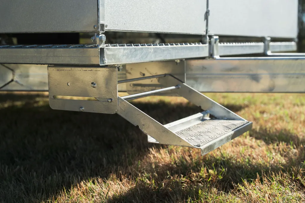 Setp-stows-away-to-egg-collection-area-on-Chicken- Caravan- 600