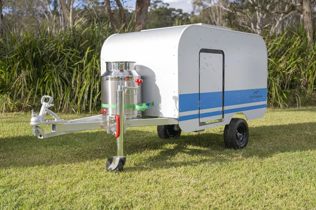 Blue-Chicken-Caravan-10-angle
