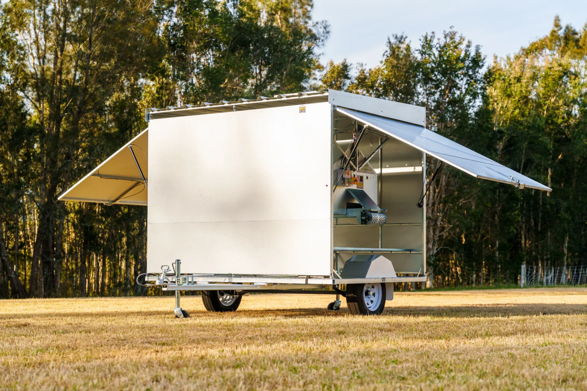 [FP CC130] Chicken Caravan 130 (CC130 Flat pack)