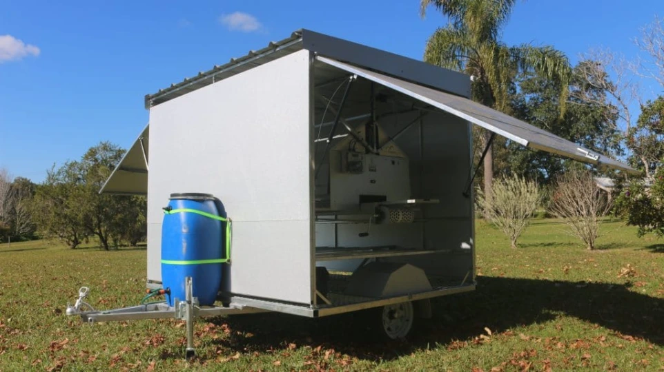 [FP CC130] Chicken Caravan 130 (Chicken Caravan 130 Flat pack)